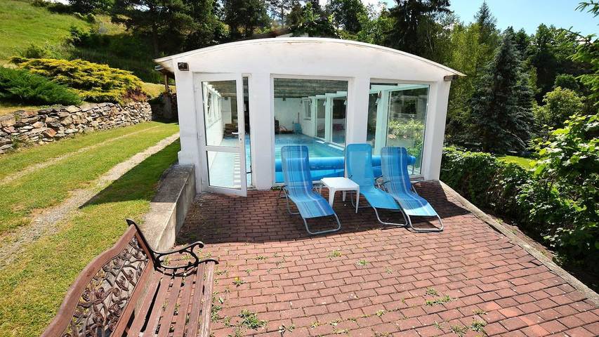Vakantiehuis voor 6 personen, with zwembad and sauna as well as tuin in Zuid-Bohemen