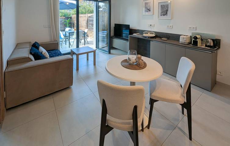 Location de vacances pour 2 personnes, avec terrasse à Roquefort-les-Pins - 2