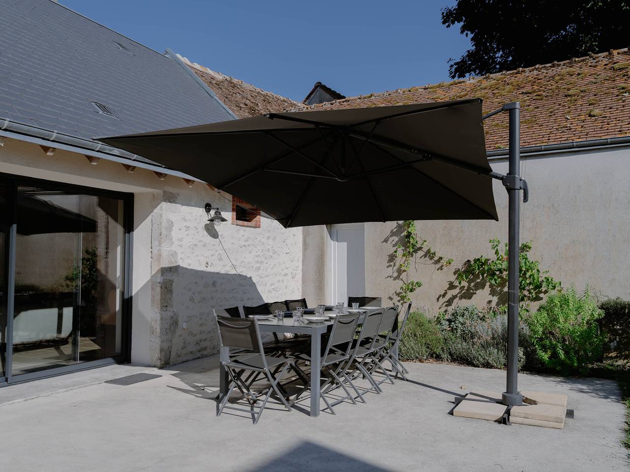 Gîte spacieux et rénové avec jardin, proche châteaux de la Loire, pour 10 pers. in Huisseau-sur-Mauves, Vallée de la Loire