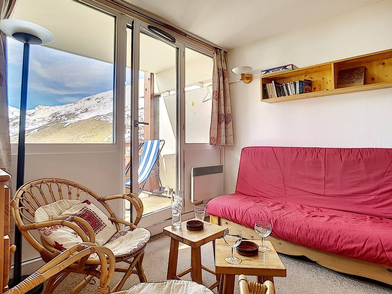 Entire apartment, Bright & Cozy Apartment · Ski-In/Ski-Out · Balcony with Garden View in Les Menuires, Saint-Martin-de-Belleville
