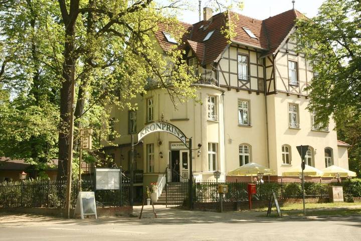 Hotel für 4 Personen, mit Terrasse und Garten in Falkensee