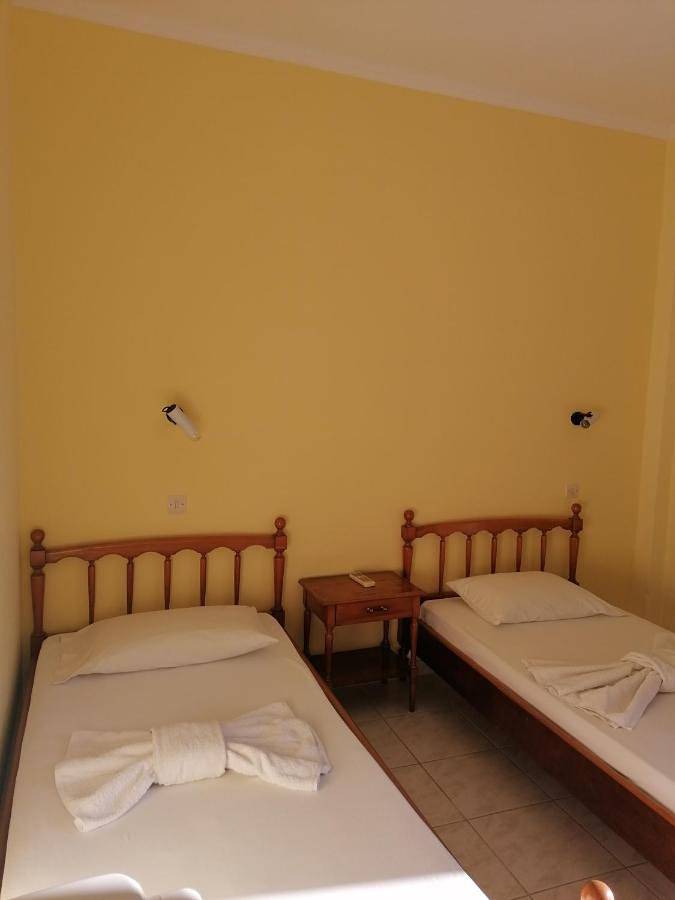 Nea Zoi-Studios in Μωραΐτικα, Κέρκυρα