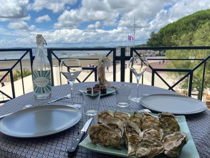Gîte pour 3 personnes, avec Balcon ainsi que Terrasse et Vue dans Plage De La Jetee Andernos Les Bains