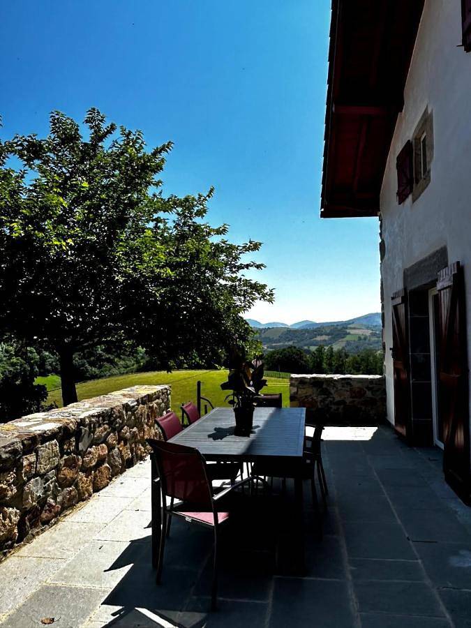 Three-Bedroom Holiday Home in Suhescun, Région de Bayonne