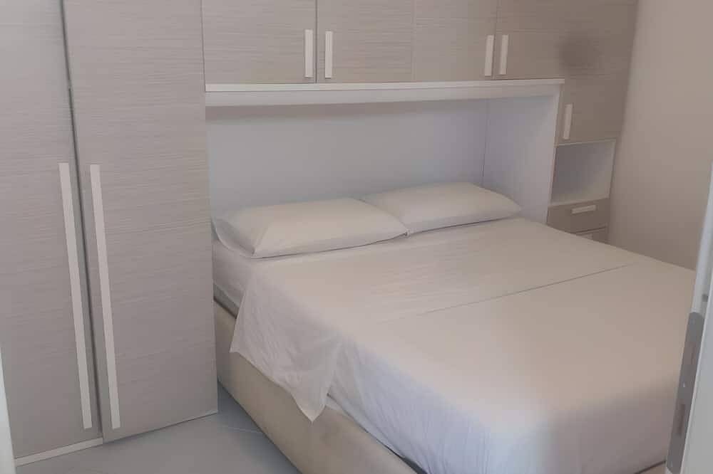 Apartamento entero, Apartamento '1 Vista Parcial al Mar' con Jardín Compartido, Wi-Fi y Aire Acondicionado in Ischia Cuidad, Ischia