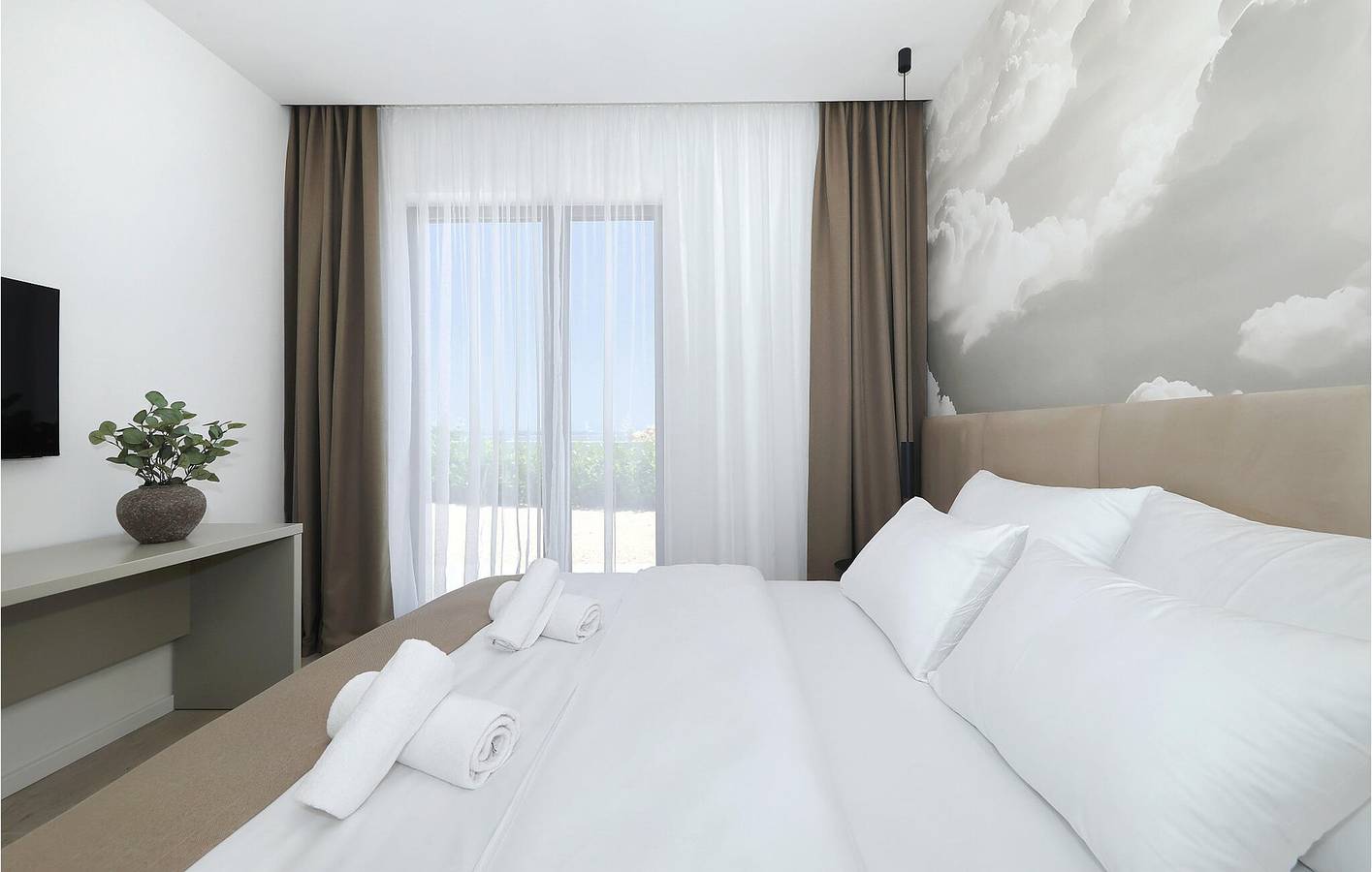 Oase am Meer: 2-Zimmer-Wohnung mit Pool, Küche und atemberaubender Aussicht in Ugrinici, Tkon