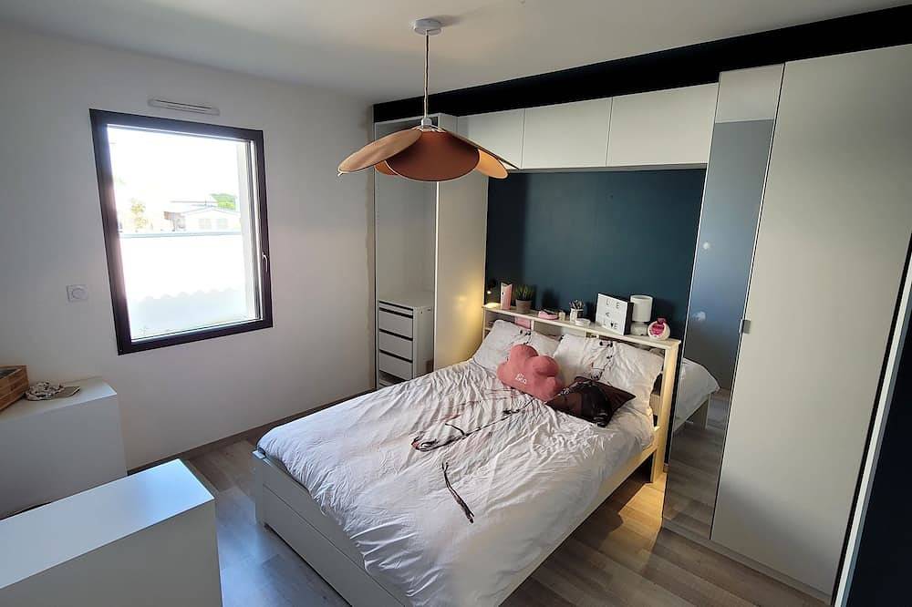 Jolie Maison au Calme Avec Piscine Chauffée et Cuisine D'été Dans un Lotissement in Chauray, Región de Niort