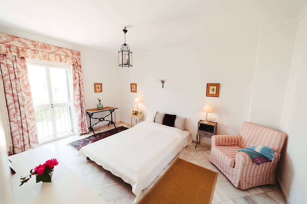 Charming 3-bedroom beachside chalet with Wifi & Ac, in El Puerto de Santa María in Playa De Las Redes, El Puerto de Santa María