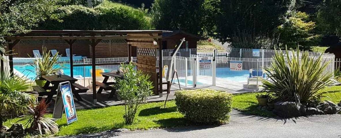 Camping pour 4 personnes, avec piscine et bassin pour enfant en Pyrénées-Atlantiques