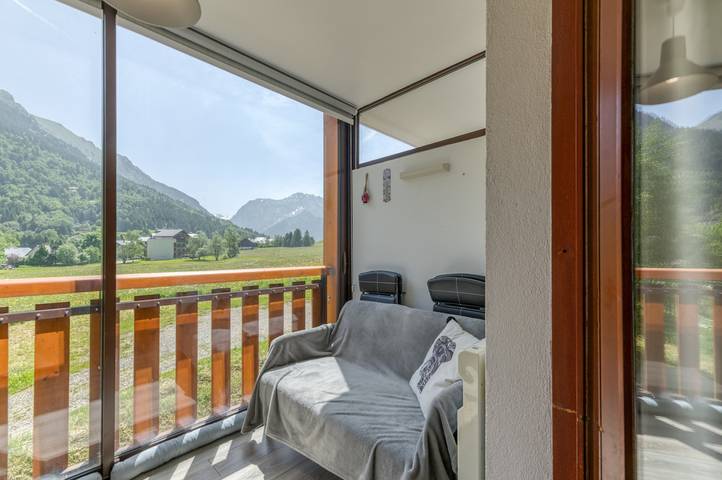 Hel lägenhet, Well-Equipped Studio with Enclosed Balcony and Mountain View in La Morte, Écrins National Park