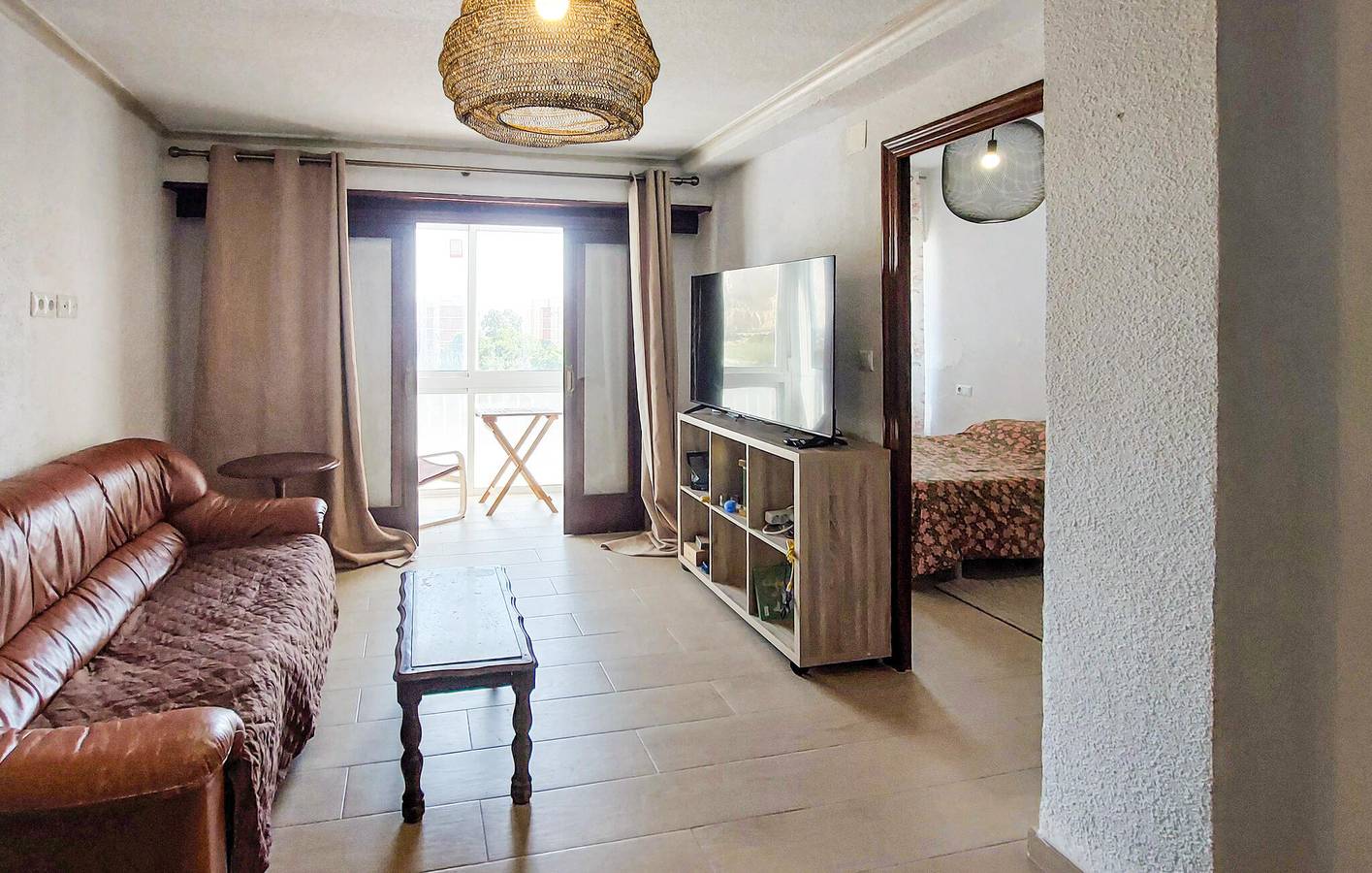 Apartamento vacacional entero, Acogedor apartamento cerca de Puerto Deportivo con jardín y WiFi in Raval Roig, Alicante