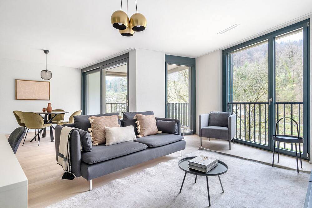 Apartamento inteiro, Sunny Leimbach 3.5 Room w/ Storage & W/D, 2 mins to market, by Blueground in Zurique, Bezirk Zürich