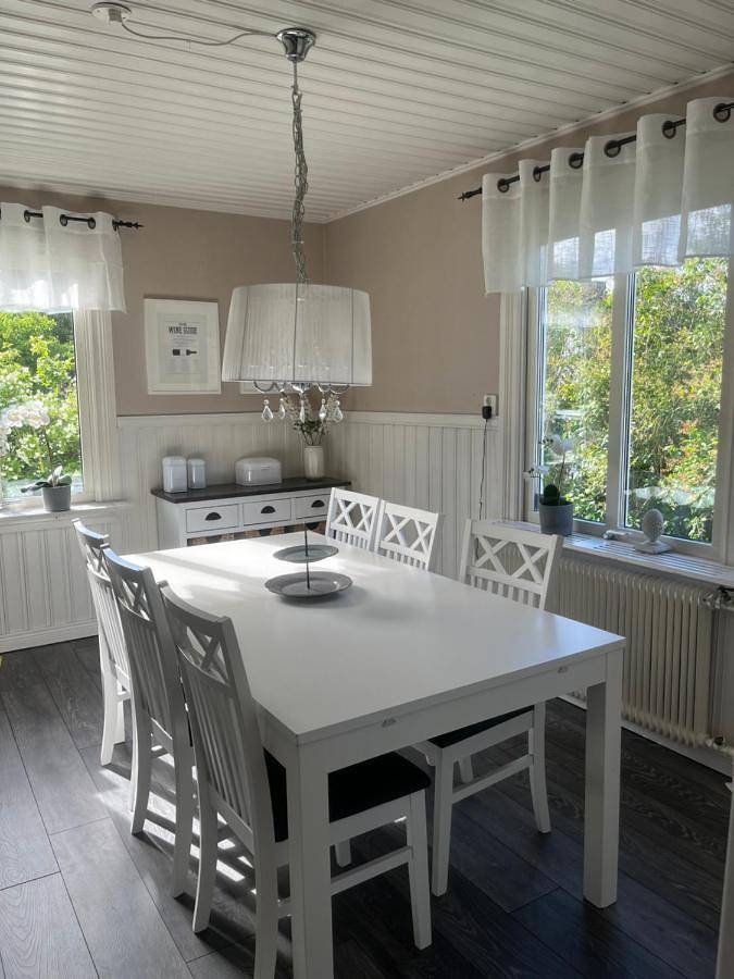 Ferienhaus für 10 Personen, mit Balkon und Terrasse sowie Garten in Åmål