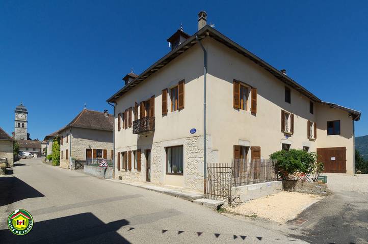 Gîte pour 12 personnes, avec terrasse dans Brangues