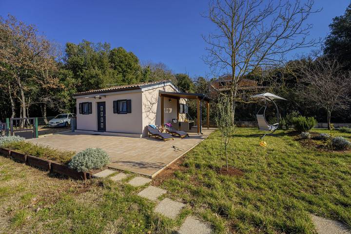 Ferienhaus für 3 Personen, mit Garten in Pjescana Uvala