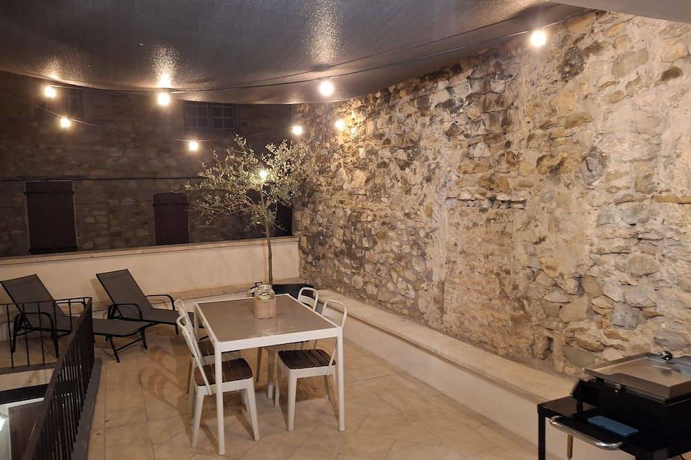 Oustau d'Esteou near Nyons, Vaison la Romaine and at the foot of the Ventoux mountains in Mirabel-aux-Baronnies, Nyons region