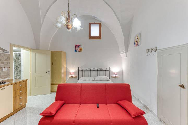 Entire studio, Studio Apartment 'Noemi' with Shared Terrace and Air Conditioning in Presicce, Gulf of Taranto