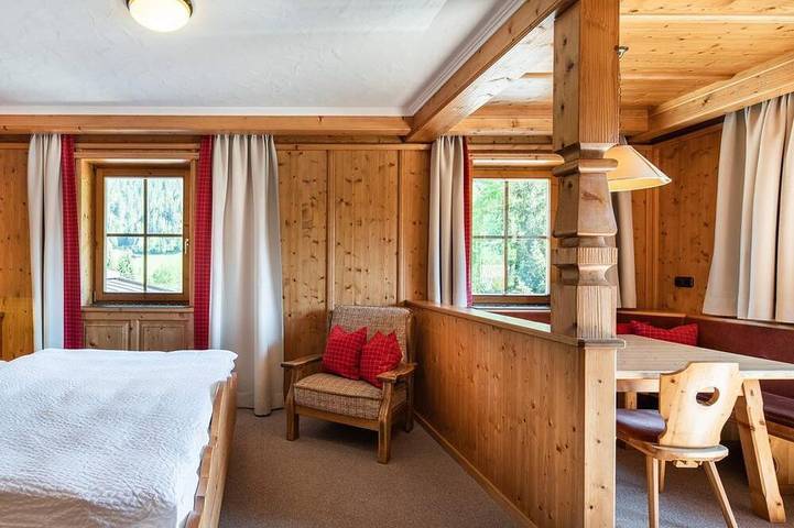 Zweibettzimmer Nr. 4 mit Dusche, Wc - Gästehaus Stotter in Neukirchen am Großvenediger, Pinzgau