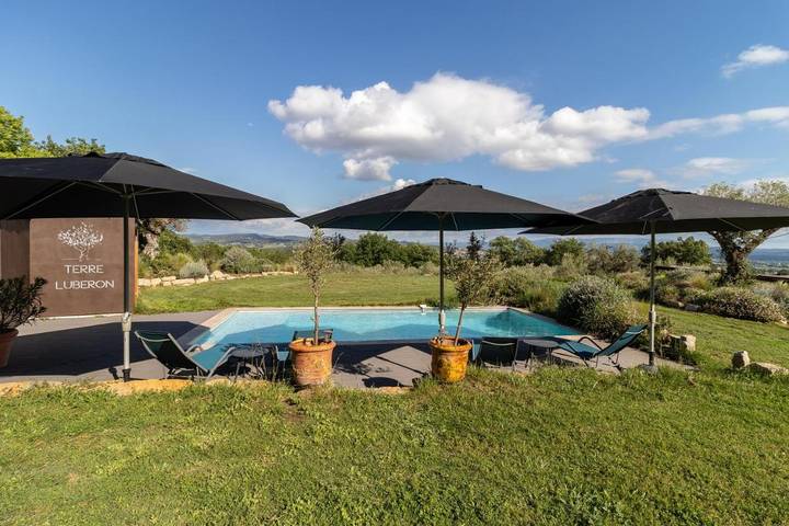 Maison d’hôte pour 2 personnes, avec vue ainsi que jardin et piscine, animaux acceptés