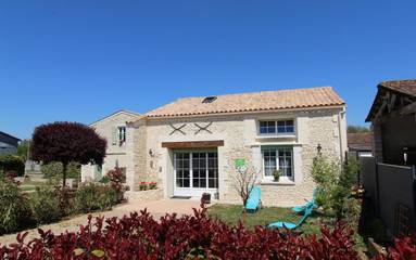 Location de vacances pour 6 personnes, avec vue et jardin à Saint-Xandre