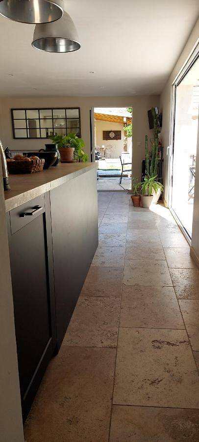 Location de vacances pour 10 personnes, avec piscine ainsi que jardin et vue à Saint-Paul-Trois-Châteaux - 3