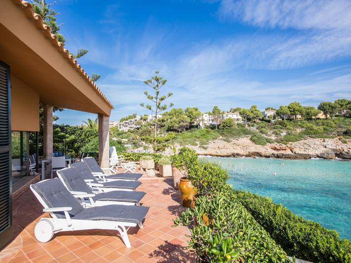 Ferienwohnung für 4 Personen, mit Terrasse und Garten in Cala Mendia