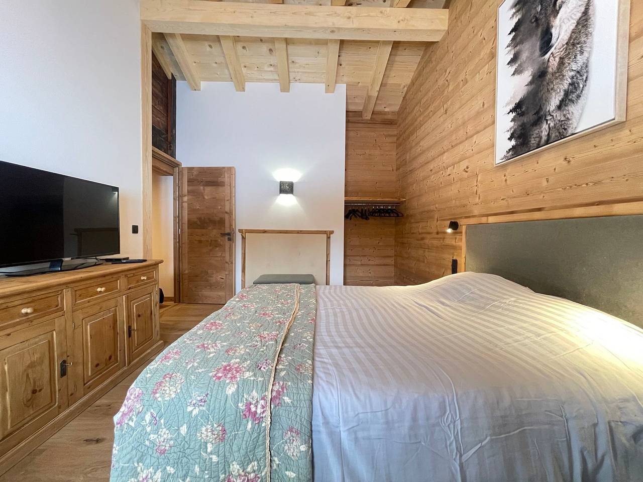 Gemütliches Berghütte mit Ofen, Terrasse und Haustiere erlaubt in Notre-Dame-de-Bellecombe, Albertville und Umgebung