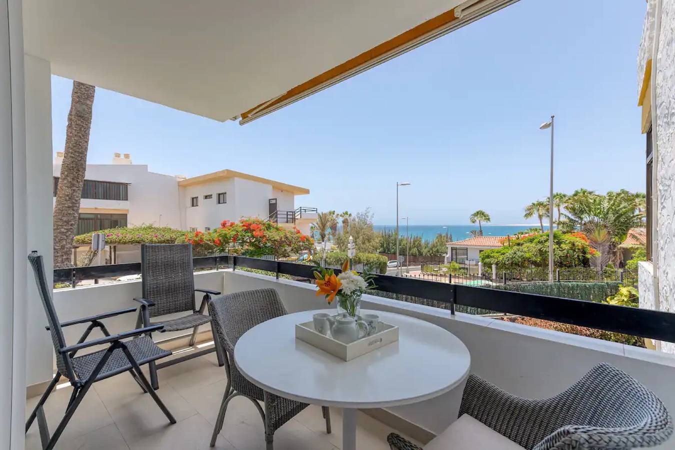 Entire apartment, Vacation Apartment 'Apartamento Con Vistas Al Mar' with Sea View, Wi-Fi and Air Conditioning in San Agustin, San Bartolomé de Tirajana