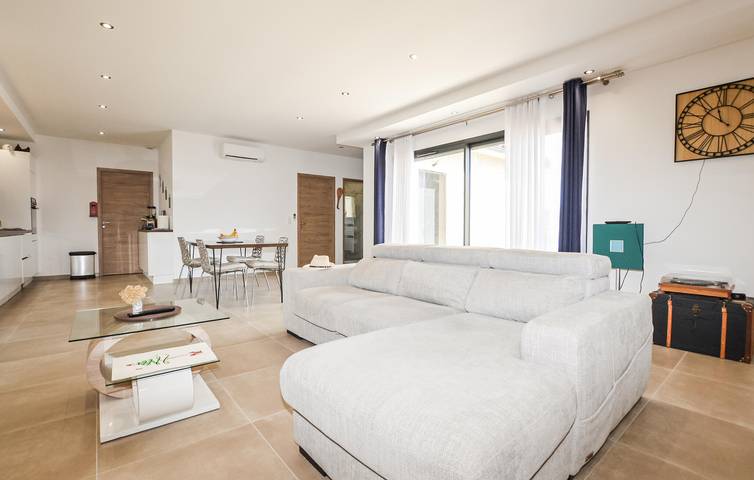 Location de vacances pour 4 personnes, avec terrasse ainsi que jardin et piscine à Prunelli-di-Fiumorbo - 4