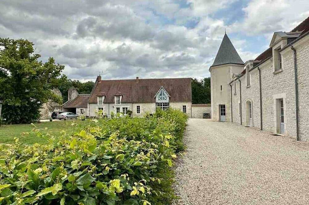 Château Bizard, 19 p,pool, near castles in Thésée, Sologne
