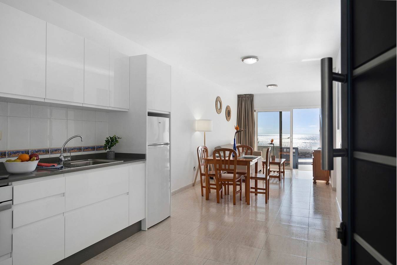 Apartamento entero, Apartamento vacacional "Callao Beach 1" con vistas al mar, terraza y Wi-Fi in Punta de las Mujeres, Haría