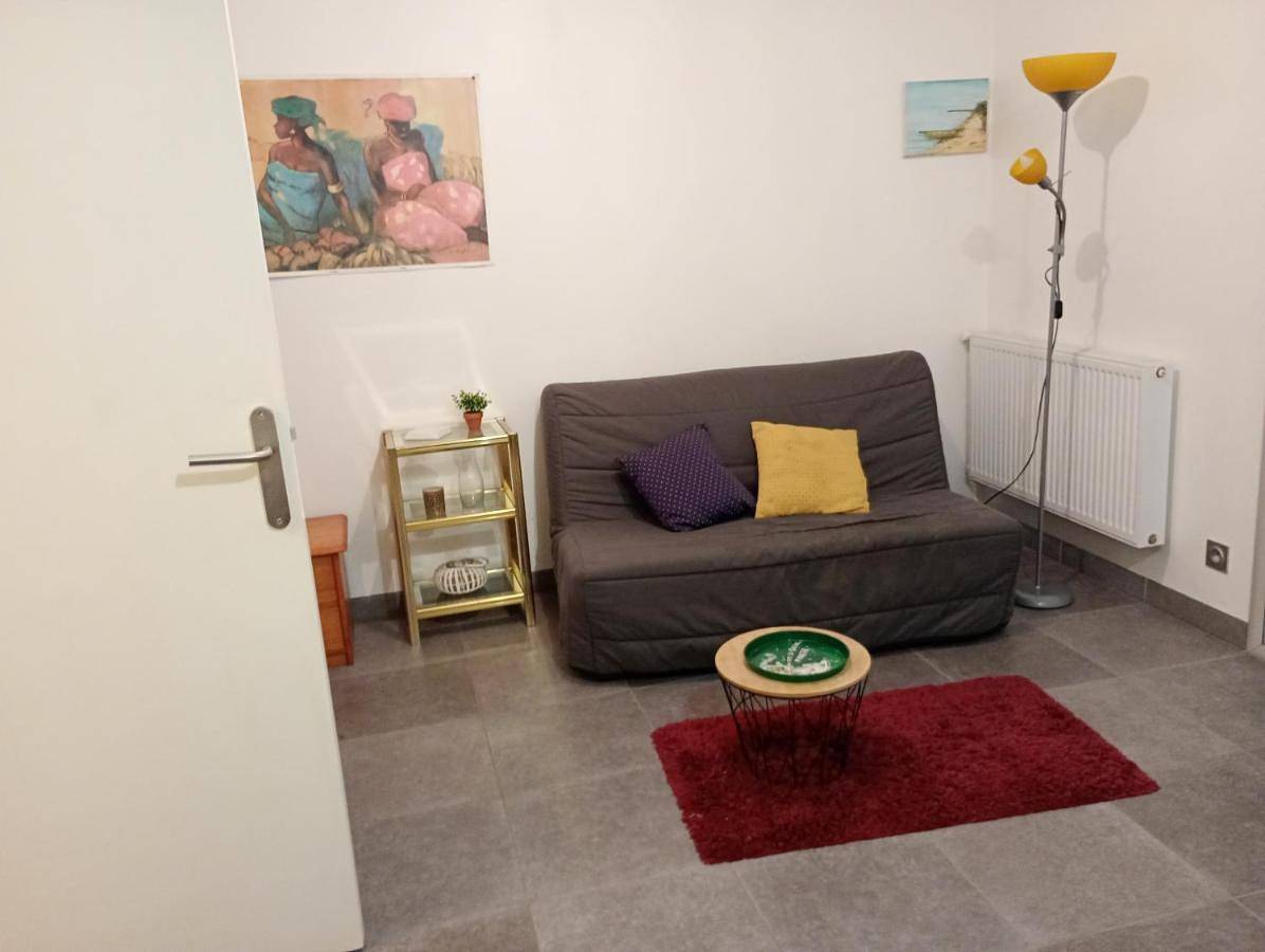 Appartement entier, Two-Bedroom Apartment in Périgny, Région de La Rochelle