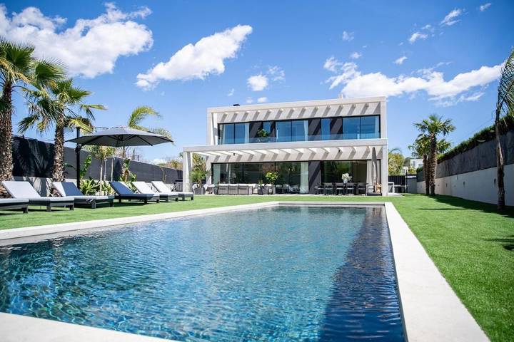 Location de vacances pour 10 personnes, avec piscine ainsi que terrasse et vue à Bétera