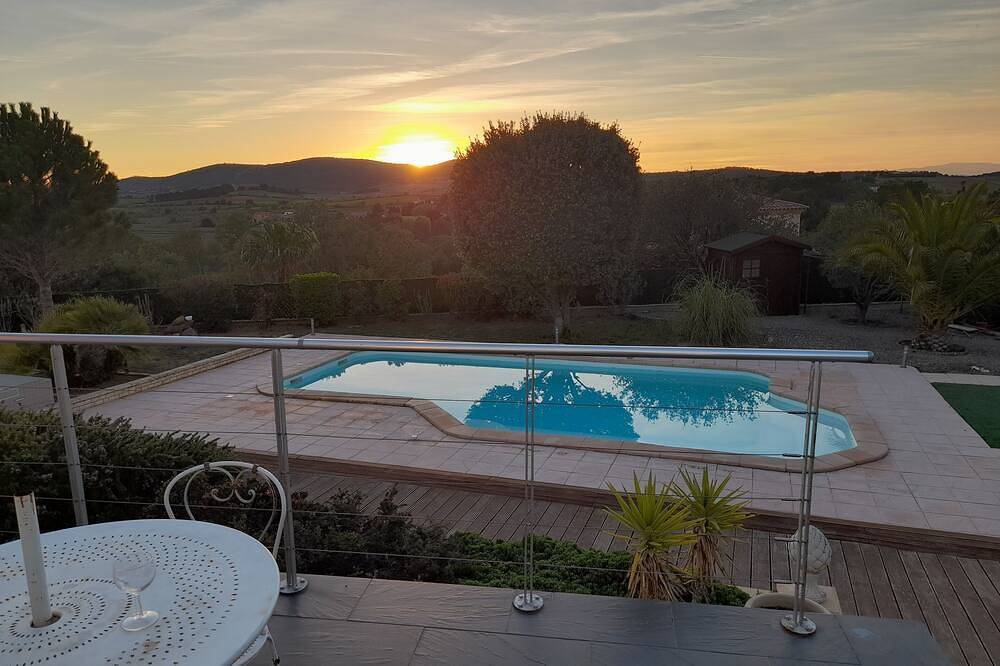 Entire apartment, Balcon Sur Les Corbieres Sud De France in Saint-André-de-Roquelongue, Narbonne region