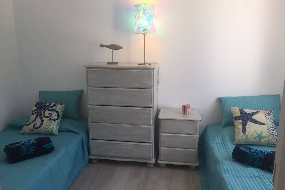 Stylish, spacious and airy, in a quiet area  but close to beach, restos & shops in Binibeca, Sant Lluís