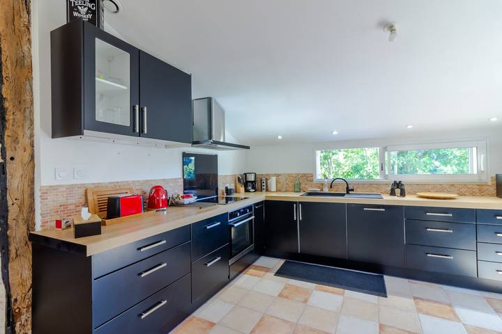 Characterful House with Garden, Stunning View of the Dordogne in Saint-Avit-Saint-Nazaire, Libourne region