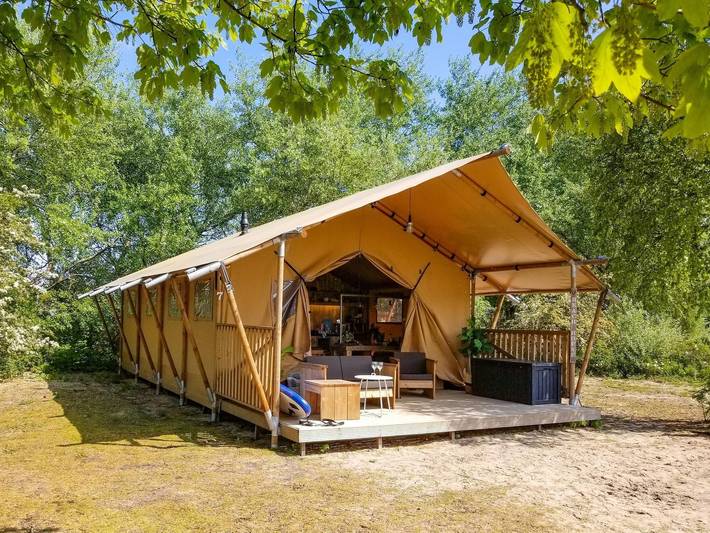 Zelt für 6 Personen, mit Terrasse und Garten in Almere