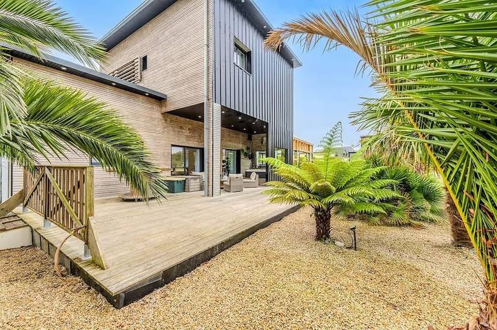 Maison de vacances pour 14 personnes, avec Jacuzzi ainsi que Terrasse et Jardin à Kerlouan