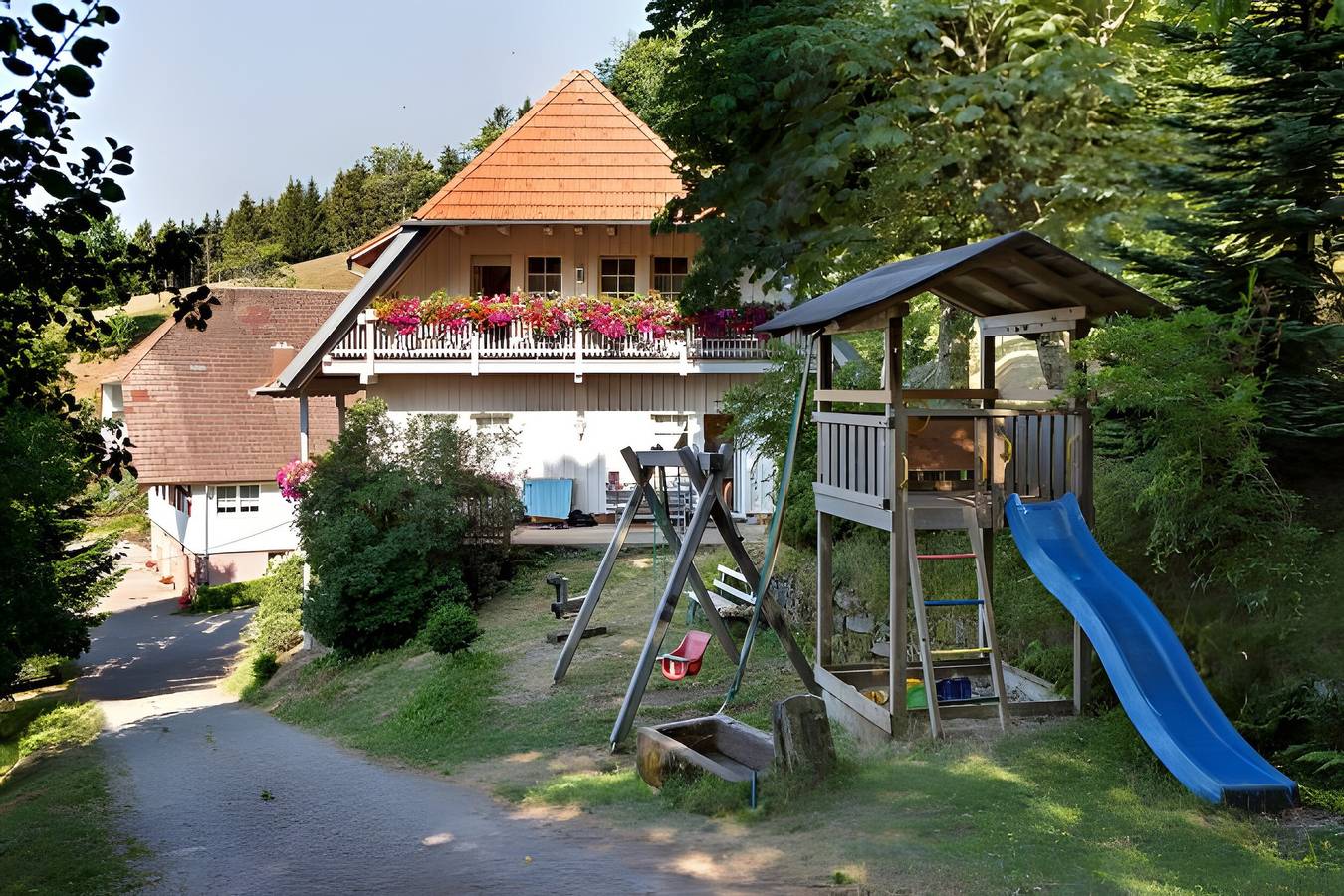 Ganze Wohnung, Ferienwohnung 'Schwarzwaldblick' mit Bergblick, Gemeinschaftspool und Gemeinschaftsgarten in Oberwolfach, Mittlerer Schwarzwald