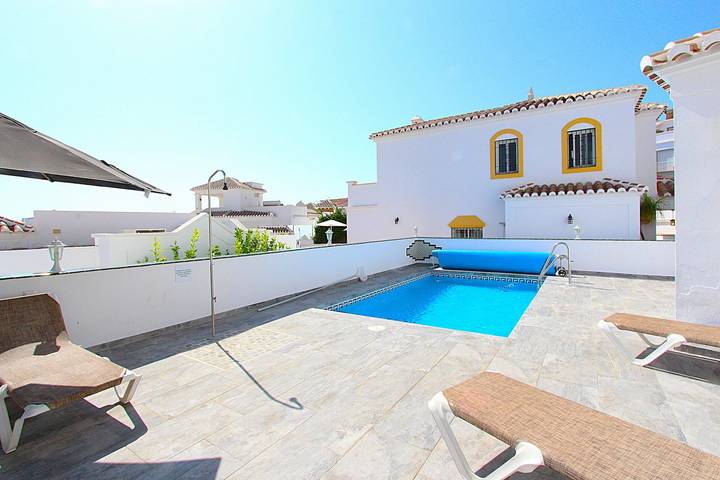 Villa 'Casa Isabella Luxury' com Vista Mar, Wi-Fi e Ar Condicionado in Urbanización Punta Lara, Nerja