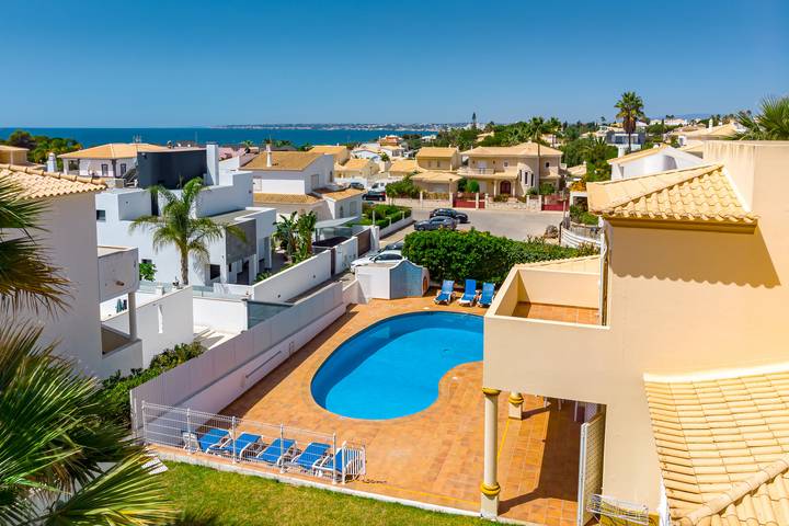 Location de vacances pour 8 personnes, avec terrasse et jardin dans Galé - 2