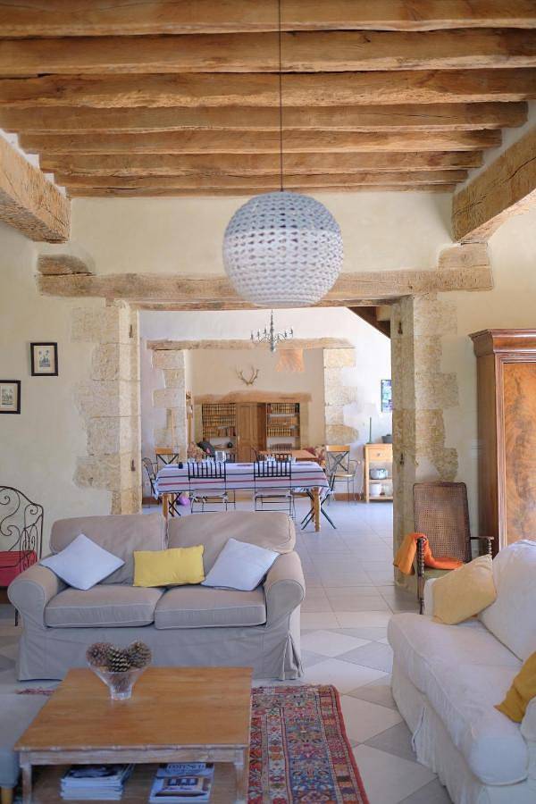 Gîte pour 19 personnes, avec jardin ainsi que vue et piscine, adapté aux familles à Miramont-d'Astarac