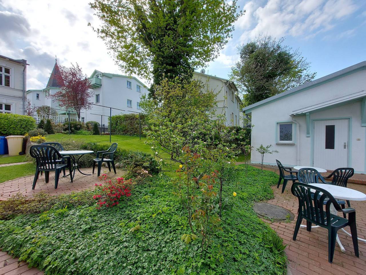 Ganze Ferienwohnung, Haus Lucie ***50m bis zum Ostseestrand*** - Ferienwohnung 9, 1O, Wlan, Sitzecke im Garten in Strand Heringsdorf, Heringsdorf