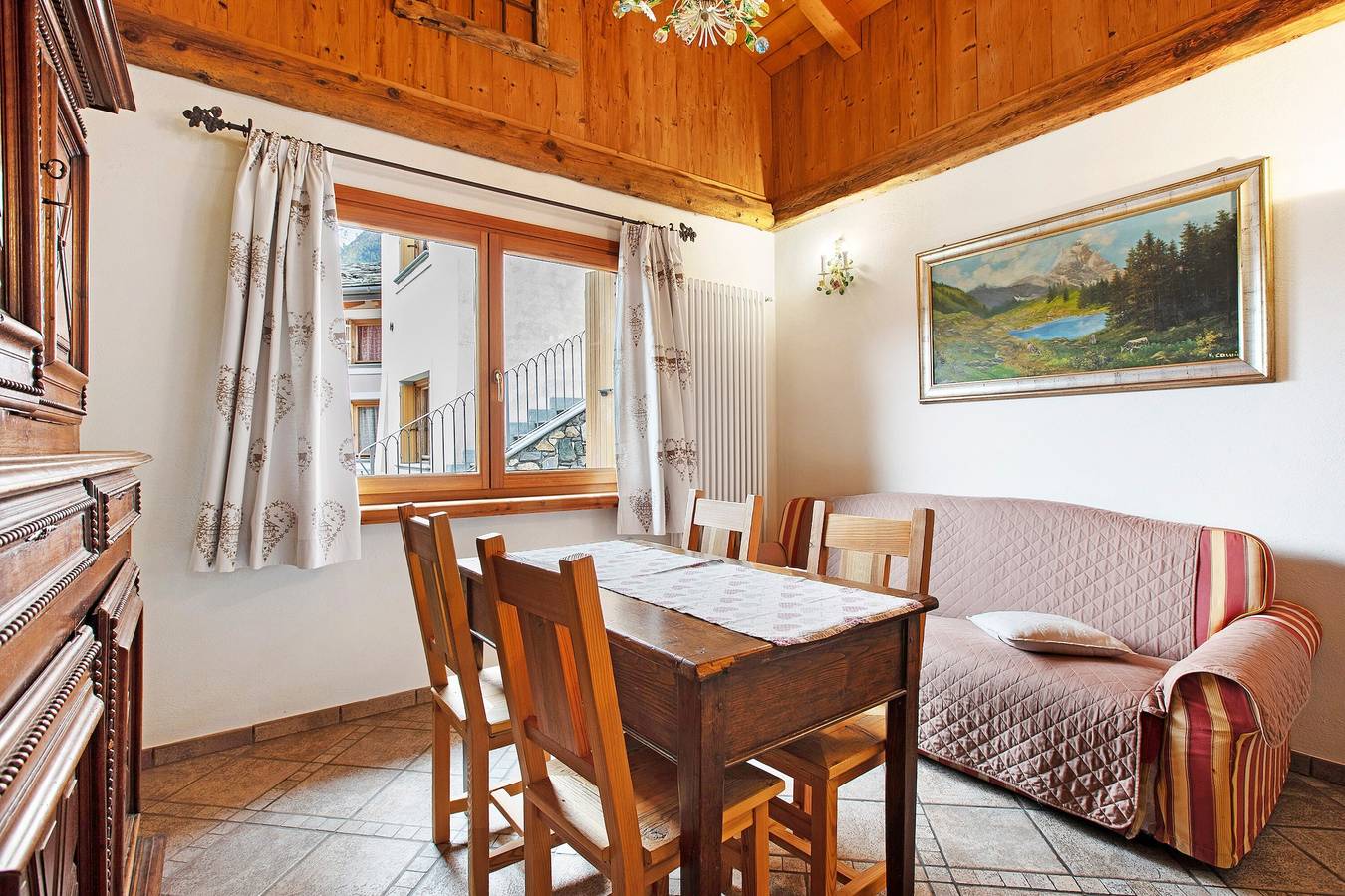 Ganze Wohnung, Ferienwohnung 'Trilocale 8' mit Bergblick, gemeinsamer Terrasse und Wlan in Gressan, Comune di Gressan