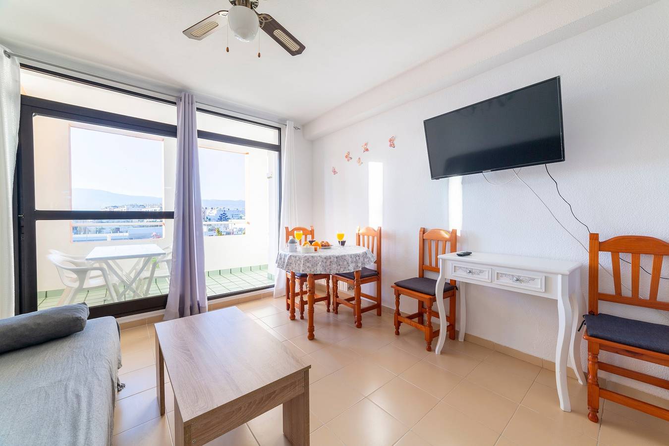 Studio entier, Studio 'Estudio En La Playa' avec vue sur la montagne, piscine partagée et Wi-Fi in Urbanización Roquetas de Mar, Roquetas de Mar