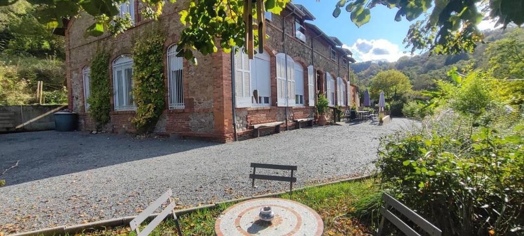 Location de vacances pour 5 personnes, avec Terrasse ainsi que Jardin et Vue à Cransac