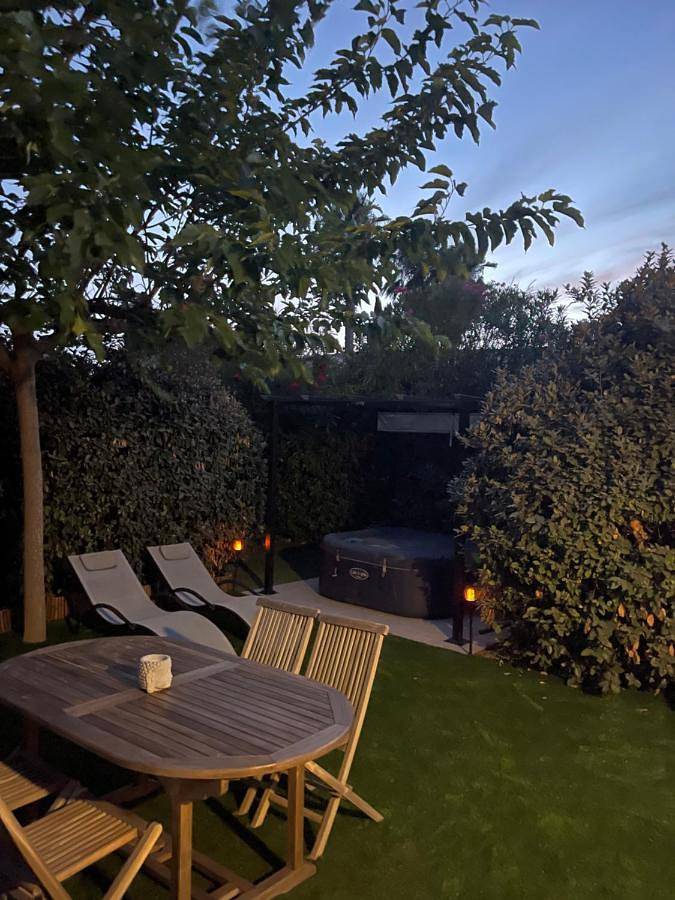 Maison de vacances pour 4 personnes, avec Jacuzzi ainsi que Terrasse et Jardin à Servian