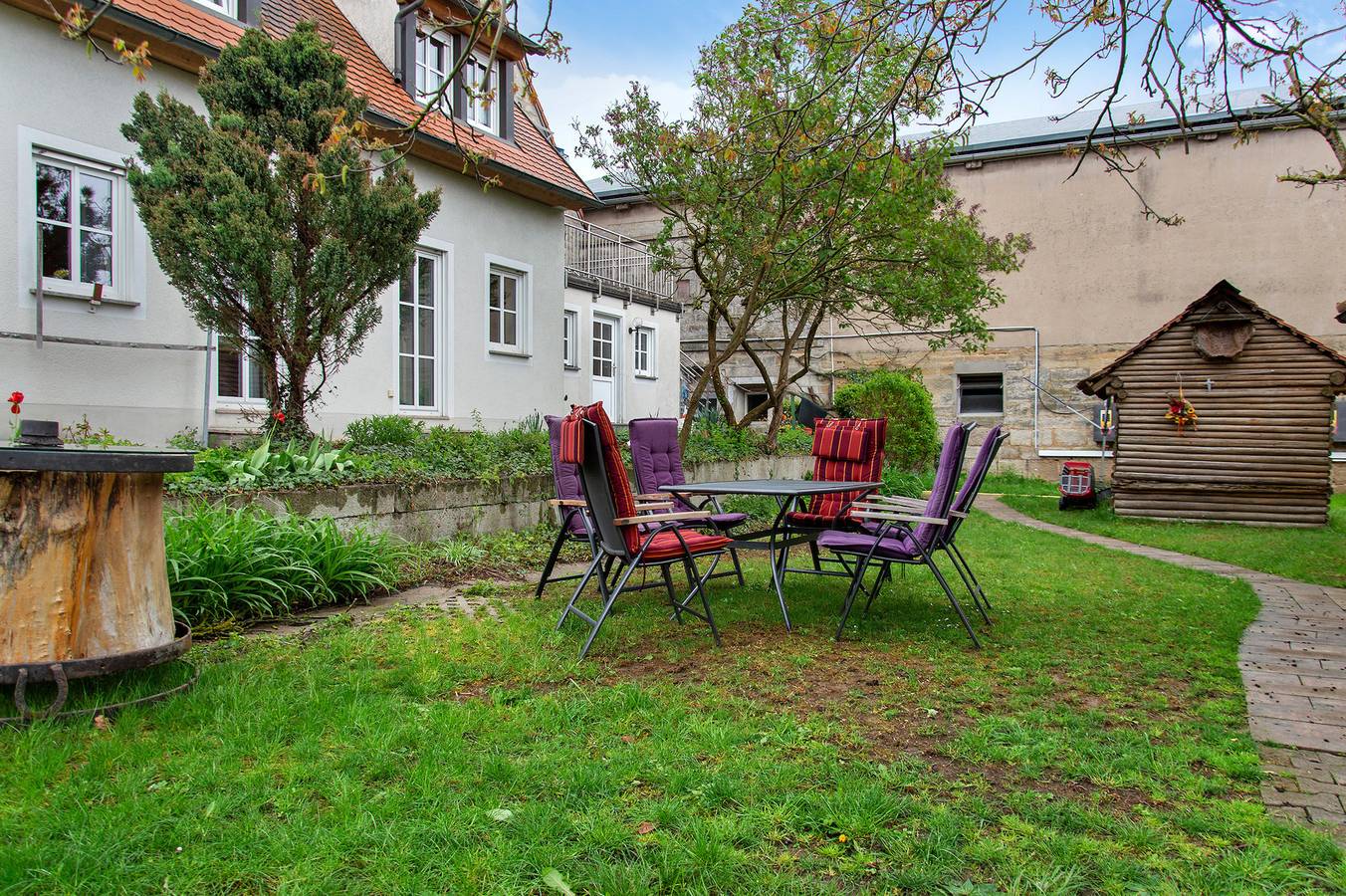 Ferienhaus 'Blumenstock' mit privater Terrasse, privatem Garten und Wi-Fi in Steinsfeld, Taubertal