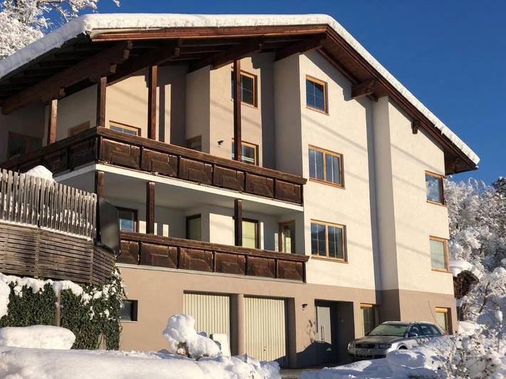 Ferienwohnung für 6 Personen, mit Balkon und Terrasse sowie Ausblick in Landeck