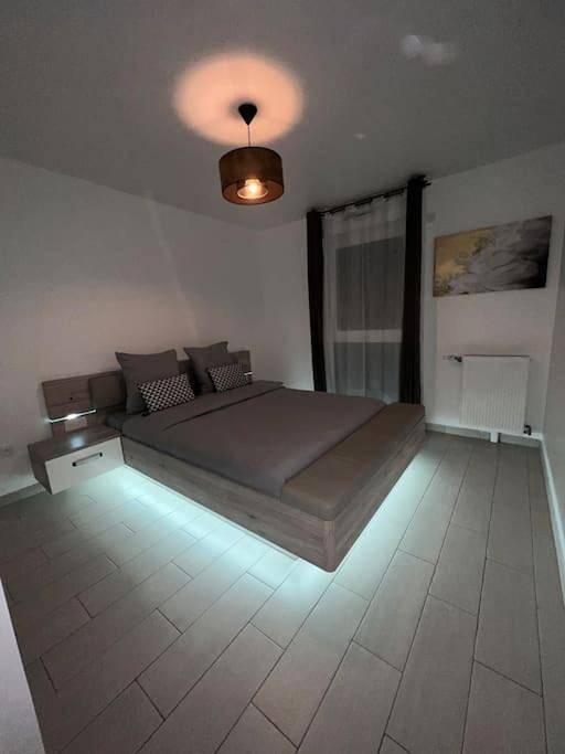 Appartement entier, Two-Bedroom Apartment in Épinay-sur-Seine, Seine-Saint-Denis